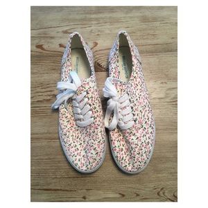 Mossimo Floral Textiled Sneakers